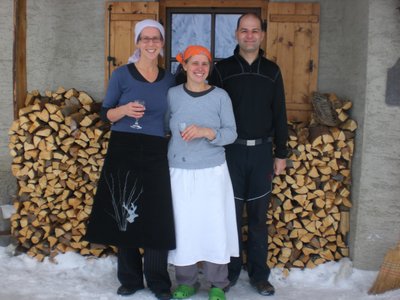 Judith_Silvia_Bernhard.JPG (3.25 MiB) 10032 mal betrachtet Die Pächterinnen der Juifenalm und ich