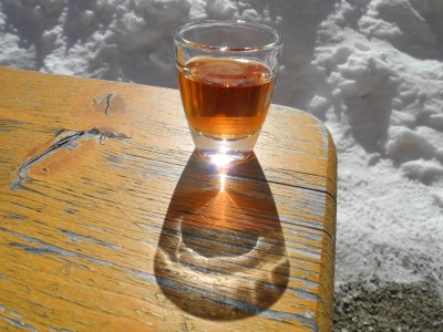 DSCN4160.JPG (675.62 KiB) 10916 mal betrachtet Zirbenschnaps aus eigenem "Anbau"