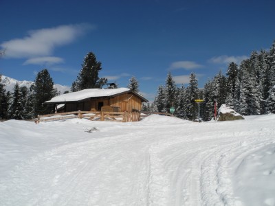 DSCN4321.JPG (794.41 KiB) 11186 mal betrachtet Die Jagdhütte