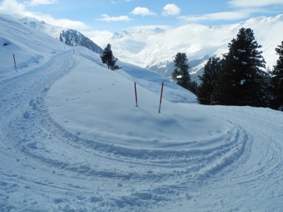 DSCN4341.JPG (623.07 KiB) 11185 mal betrachtet Eine der Kurven im oberen Abschnitt